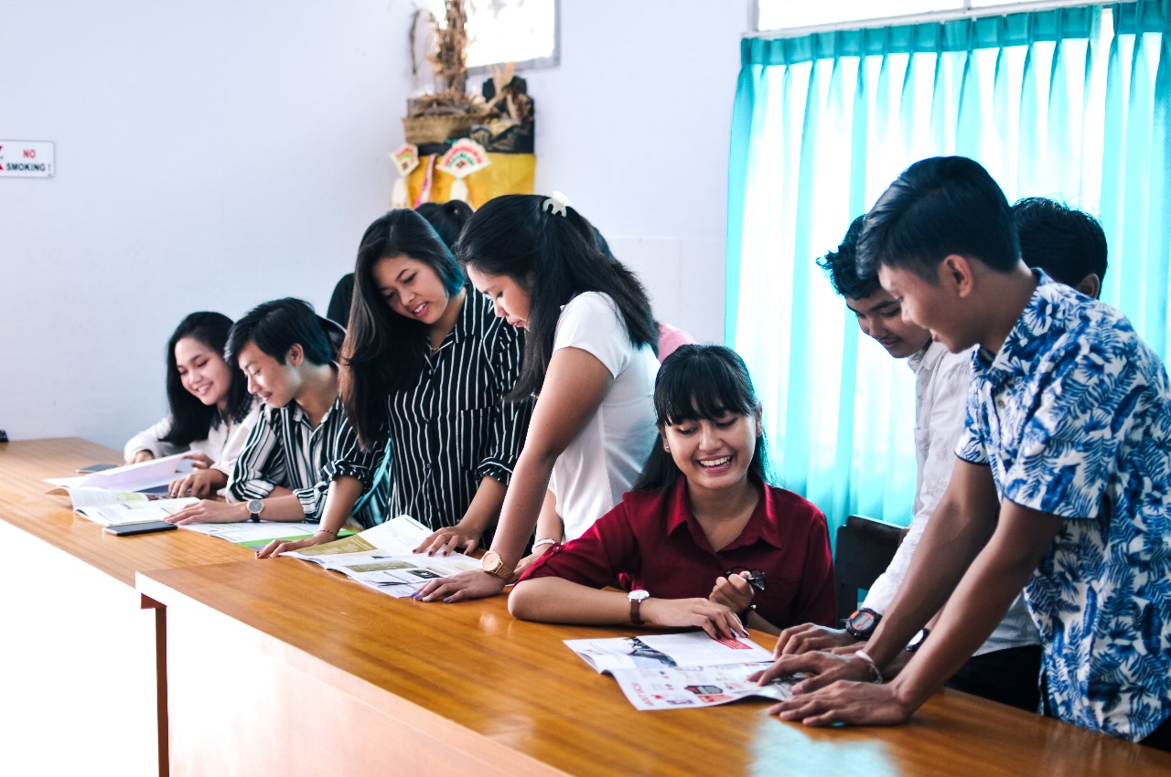 Suasana belajar bareng peserta dari berbagai sekolah di Bali IT Academy